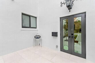 226 Oleander Ave in Palm Beach, FL - Building Photo - Building Photo