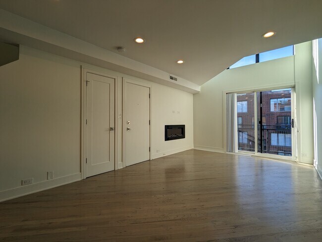 939 W Grace St, Unit 954A-202