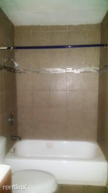 204 E Dullnig Ct in San Antonio, TX - Building Photo - Building Photo
