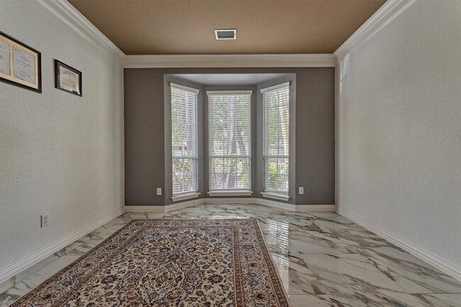 property at 18 Wyckham Cir