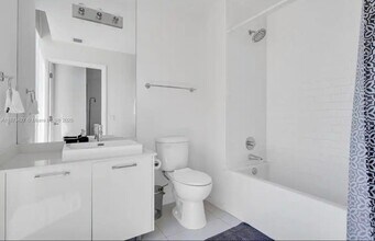 151 SE 1st St, Unit 1111 in Miami, FL - Building Photo - Building Photo