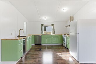 1310 E Hendron Chapel Rd in Knoxville, TN - Building Photo - Building Photo