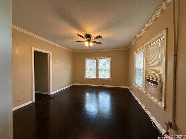 110 Barilla Pl in San Antonio, TX - Building Photo - Building Photo