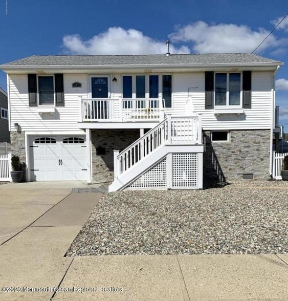 167 4th Ave, Unit 22F in Manasquan, NJ - Building Photo