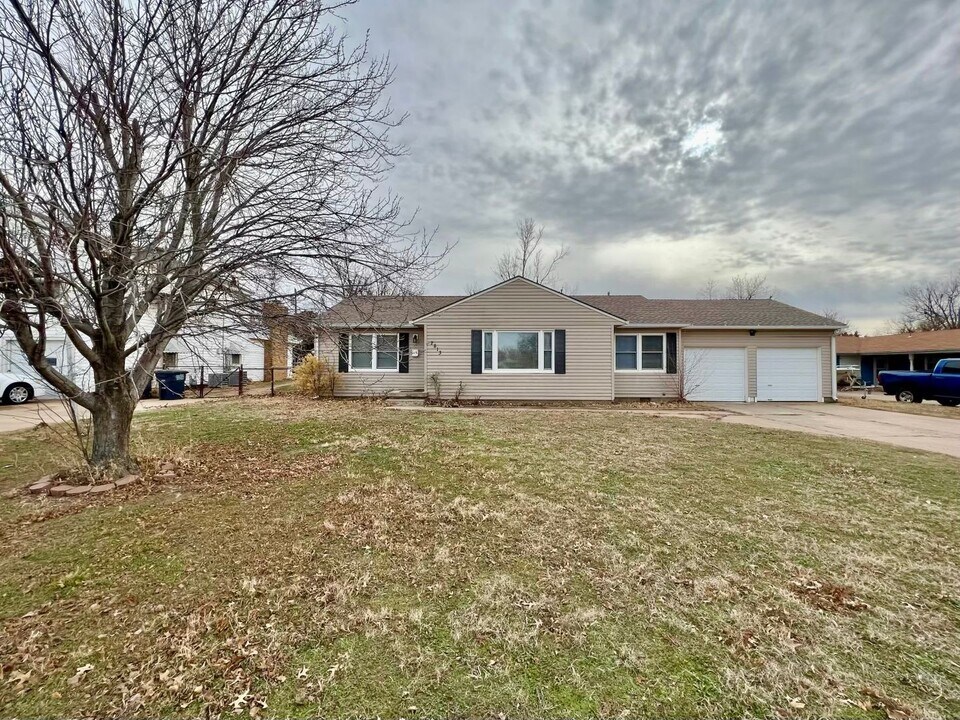 2813 W Maine St in Enid, OK - Building Photo