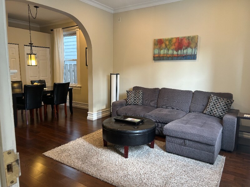 1916 W Roscoe St, Unit 1F in Chicago, IL - Building Photo