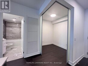 8 Cedarland Dr in Markham, ON - Building Photo - Building Photo