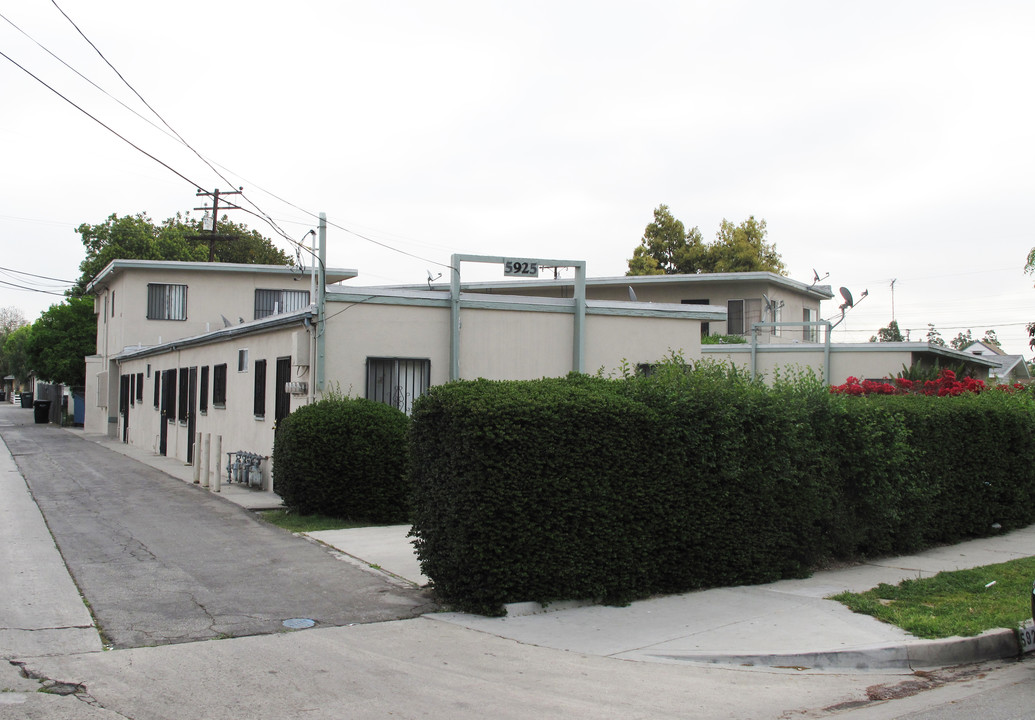 5925 Fostoria St in Bell Gardens, CA - Foto de edificio