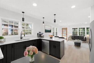 167 Rockmart Dr SW, Unit 4 in Atlanta, GA - Building Photo - Building Photo