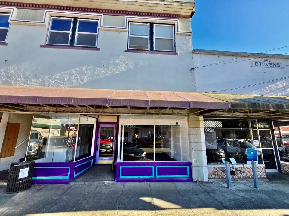 95 E 1st St in Coquille, OR - Building Photo