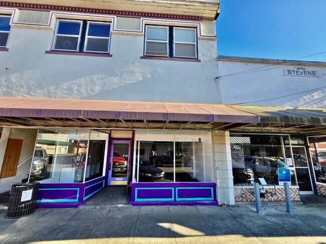 property at 95 E 1st St