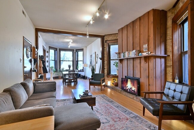 911 W Dakin St in Chicago, IL - Building Photo - Building Photo