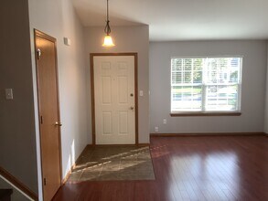 1057 Kennedy Dr in Hartford, WI - Building Photo - Building Photo