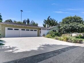 5036 Dumont Pl in Los Angeles, CA - Building Photo - Building Photo