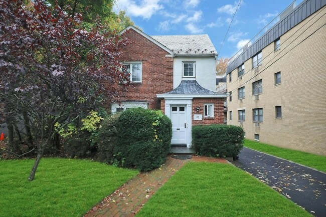 property at 22 Chapel Pl
