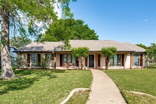 3227 Rolling Knoll Dr in Farmers Branch, TX - Building Photo