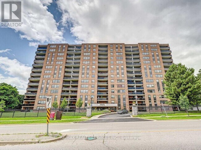 4 Lisa St. in Brampton, ON - Building Photo - Building Photo