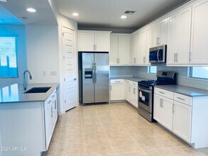 3729 S 64th Dr in Phoenix, AZ - Foto de edificio - Building Photo