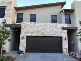 10552 NW 78th Terrace in Doral, FL - Building Photo
