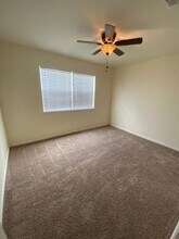 5607 Lakebend W Dr in San Antonio, TX - Foto de edificio - Building Photo