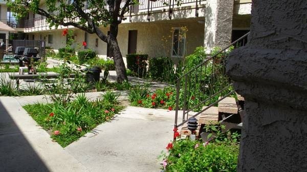 6253 Lankershim Blvd in North Hollywood, CA - Building Photo