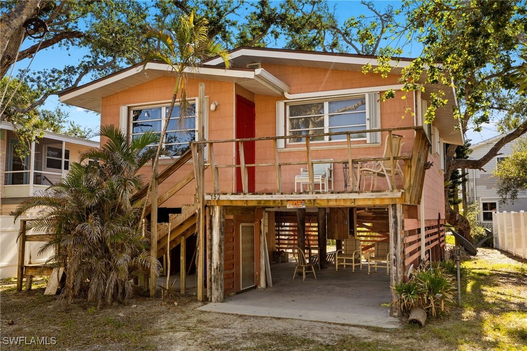 152 Coconut Dr in Fort Myers Beach, FL - Building Photo