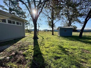 813 Central Ave in Elgin, TX - Building Photo - Building Photo