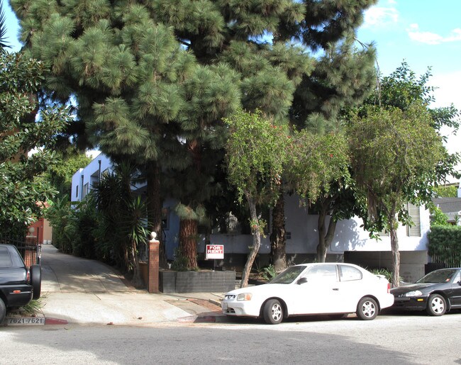 7615 Norton Ave in West Hollywood, CA - Building Photo - Building Photo