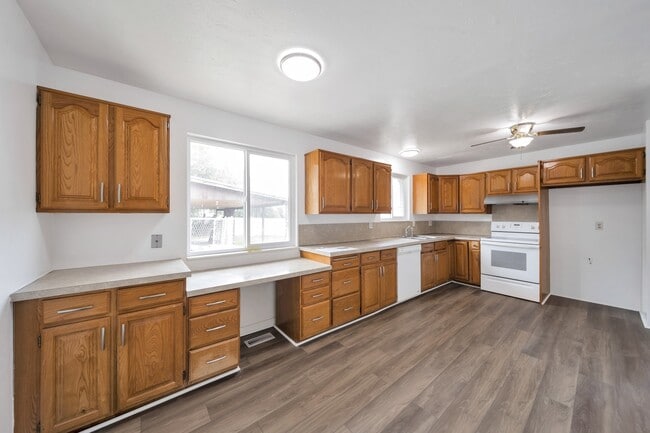 4144 Bannock Dr in West Valley City, UT - Building Photo - Building Photo