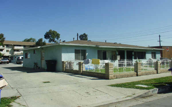 7153 Kuhl Dr in Los Angeles, CA - Foto de edificio