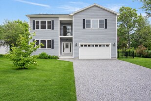 409 Holy Cross Rd in Colchester, VT - Building Photo