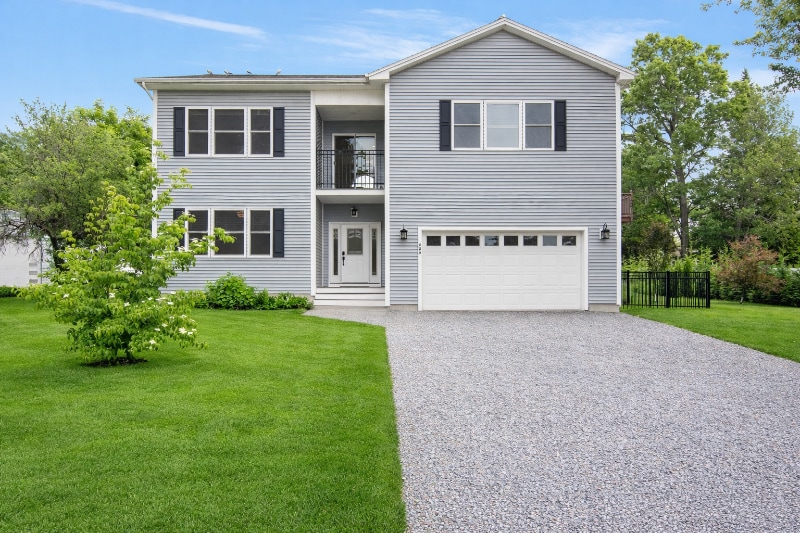 409 Holy Cross Rd in Colchester, VT - Building Photo