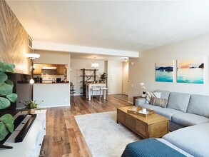 5460 White Oak Ave, Unit D building in Encino, CA - Building Photo - Building Photo