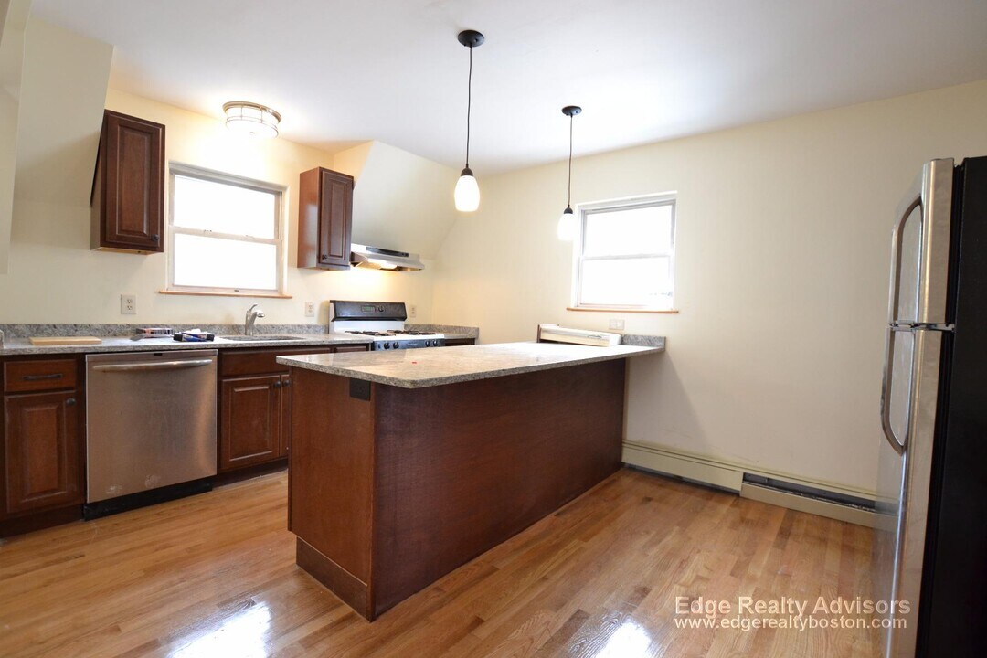 171 Cambridge St, Unit 2 in Boston, MA - Building Photo