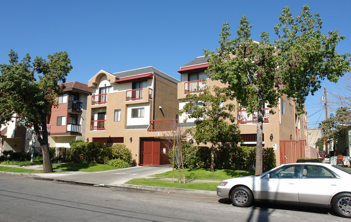 617 E Elk Ave in Glendale, CA - Building Photo