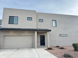 4595 Villa Loma Ln NE in Albuquerque, NM - Building Photo