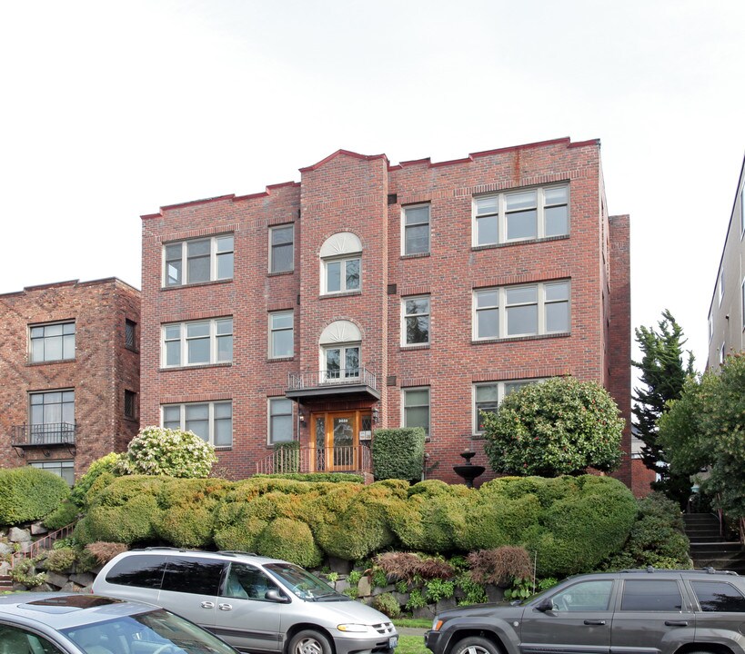 Yale Apartments in Seattle, WA - Building Photo