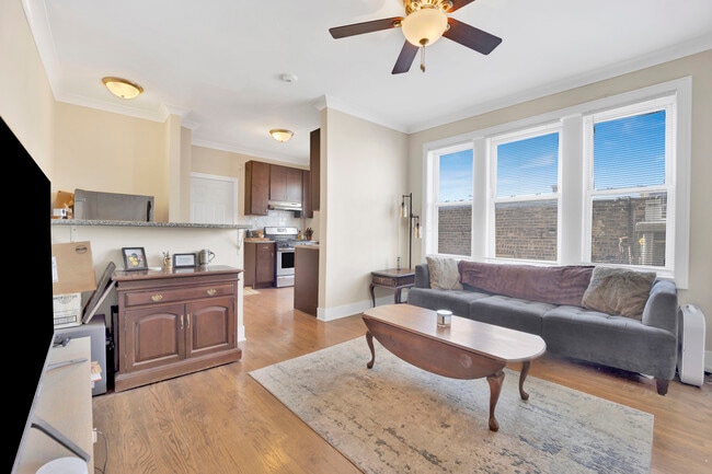 3153 W Augusta Blvd, Unit #1B