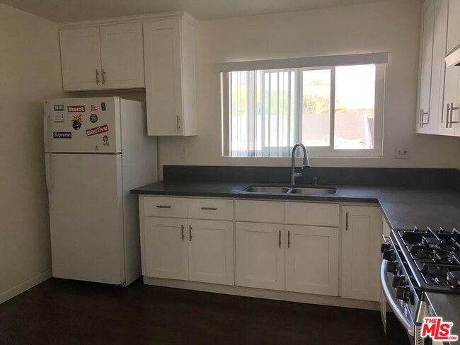2530 Carmona Ave in Los Angeles, CA - Building Photo - Building Photo
