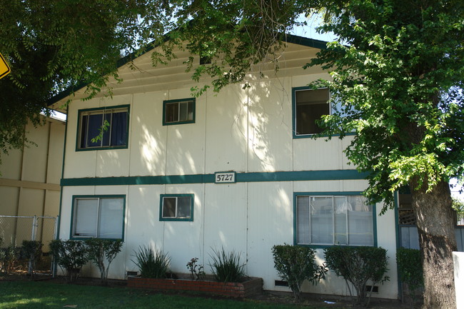 5727 Via Monte Dr in San Jose, CA - Foto de edificio - Building Photo