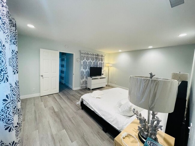 119 9th St in Huntington Beach, CA - Building Photo - Building Photo