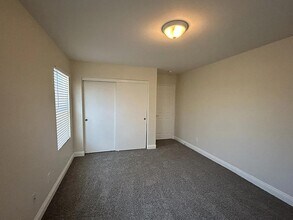 43868 Hampton St in Lancaster, CA - Building Photo - Building Photo