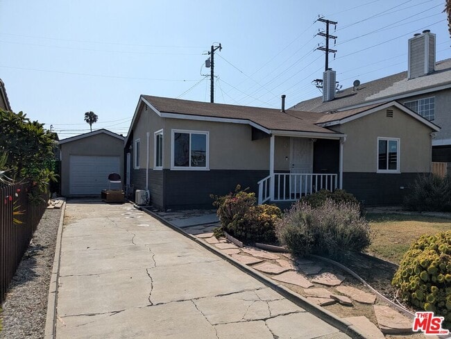 12507 Yukon Ave in Hawthorne, CA - Building Photo - Building Photo