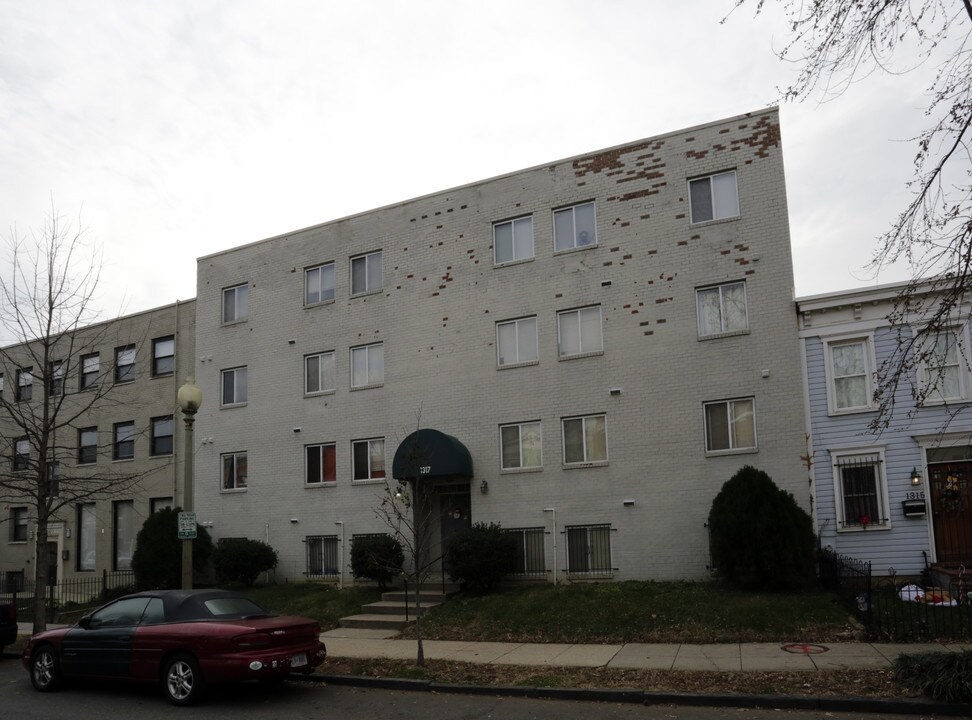 1317 K St SE in Washington, DC - Foto de edificio