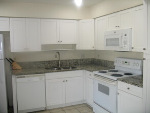 3885 Wilshire St in Palm Beach Gardens, FL - Building Photo - Building Photo