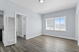 458 Rose Ave, Unit 458 in Long Beach, CA - Building Photo