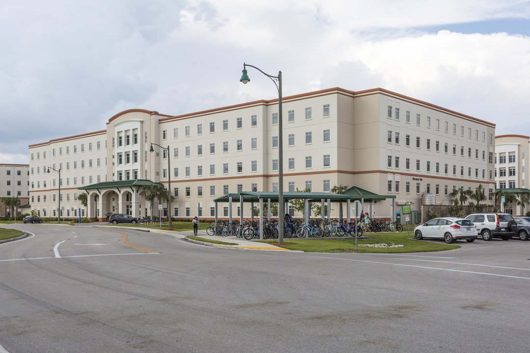 FGCU South Housing - Biscayne Hall in Ft. Myers, FL - Foto de edificio