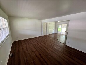 2013 Dee Ave in Springdale, AR - Foto de edificio - Building Photo
