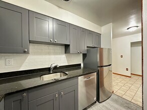 3825 N Pine Grove Ave in Chicago, IL - Foto de edificio - Building Photo