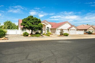 565 N Moonglow Pl in Saint George, UT - Building Photo - Building Photo